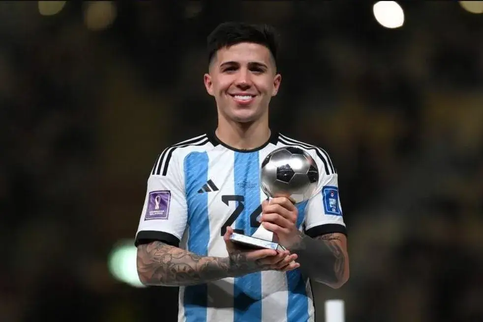 恩佐·費爾南德斯榮獲最佳年輕球員獎項